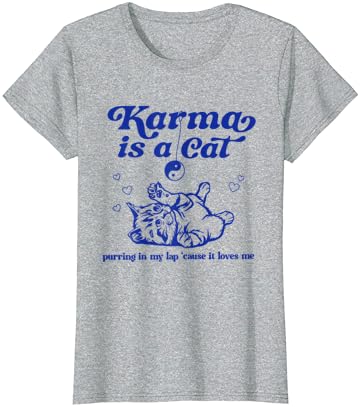 Karma é um gato ronronando na minha camiseta de colo