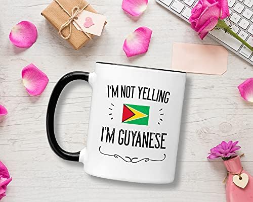 Presentes de Casitika Guiana engraçada. Não gritando, sou guâmica da Guianesa 11 oz caneca de café. Ideia