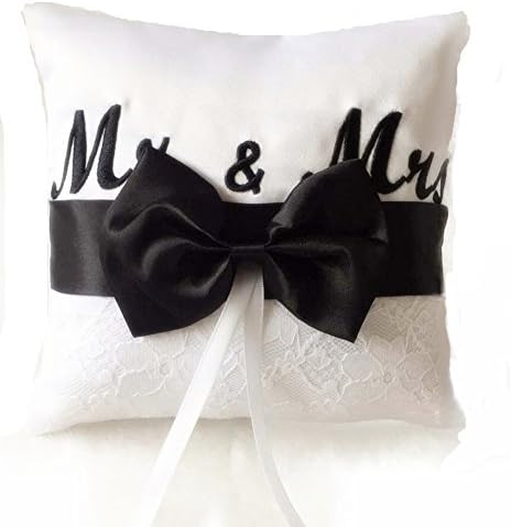 Dollbling elegante Sr. e MRS Bordado com Black Bowknot Design Ring Bourer Pillow, Favors de festa 15cm × 15cm