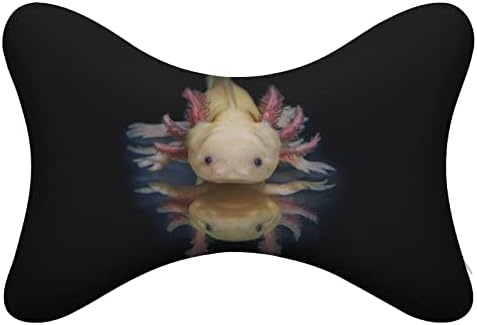 Axolotl no travesseiro de pescoço do carro escuro