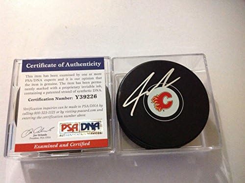 Calgary Flames Sean Monahan assinou hóquei Puck PSA DNA CoA autografado B - Autografado NHL Pucks