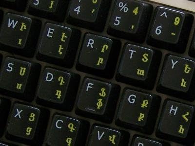 Adesivos de teclado não transparentes armênia-inglês em fundo preto para desktop, laptop e caderno