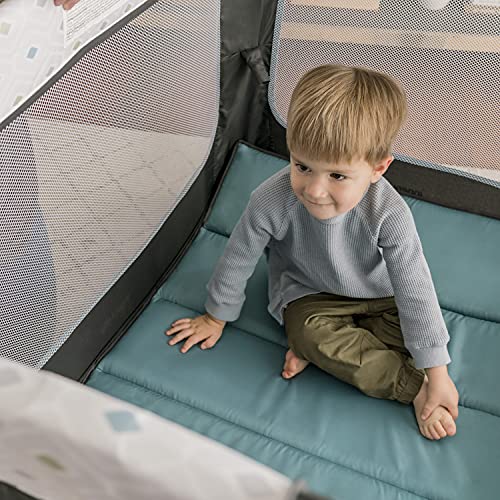 Ingenuity Smart e simples portátil Playard com a tabela de troca, caneta, bassinet para bolsos infantis e de armazenamento, fácil de dobrar - Nash