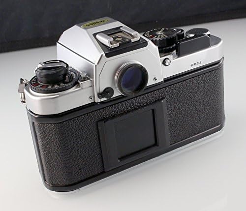 Câmera de filme Nikon FA SLR no corpo cromado; lente não está incluída